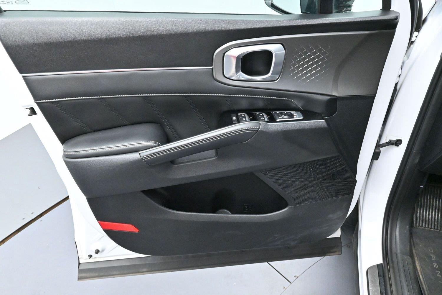Used 2021 Glacial White Pearl Kia SX image 10