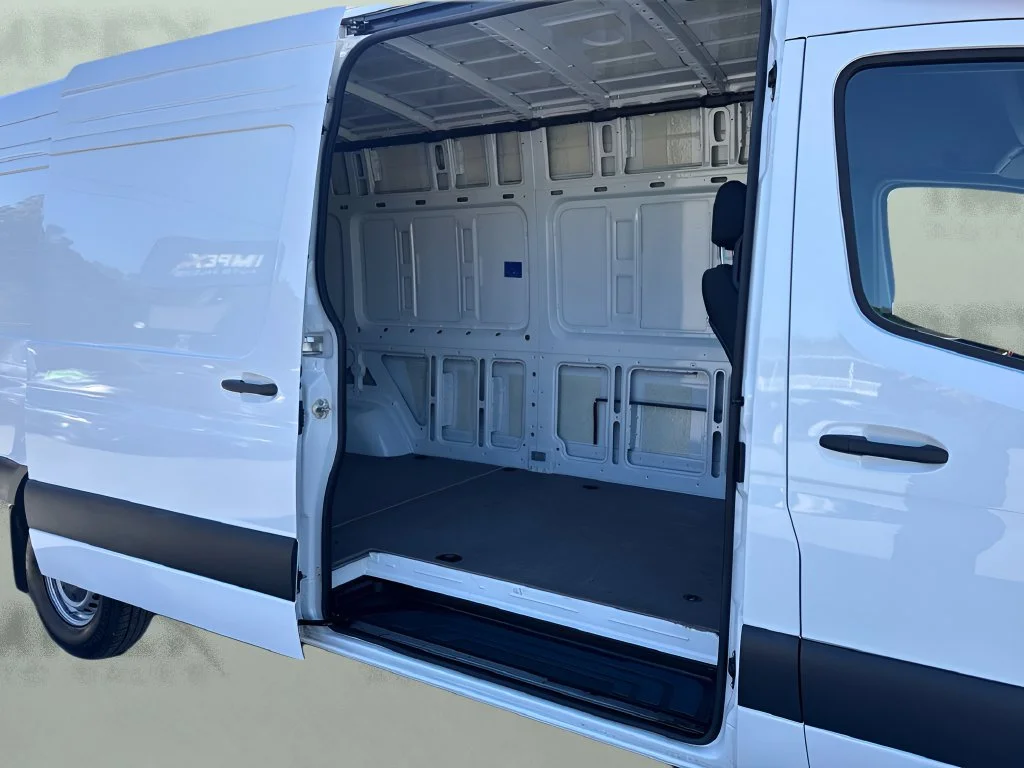 Used 2025 White Mercedes-Benz Cargo 170 WB image 22