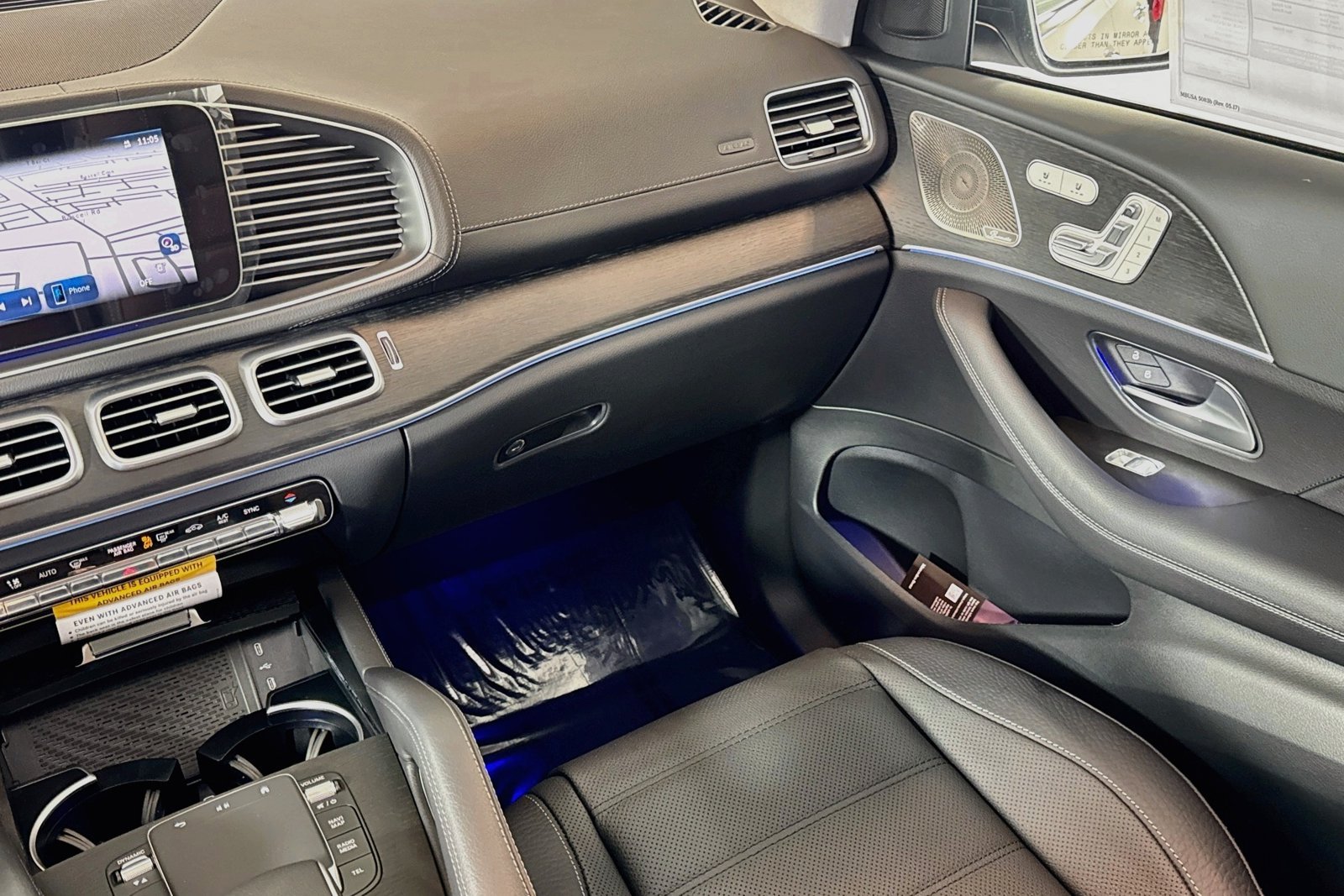 New 2026 MANUFAKTUR Moonlight White Metallic Mercedes-Benz GLS 450 image 21