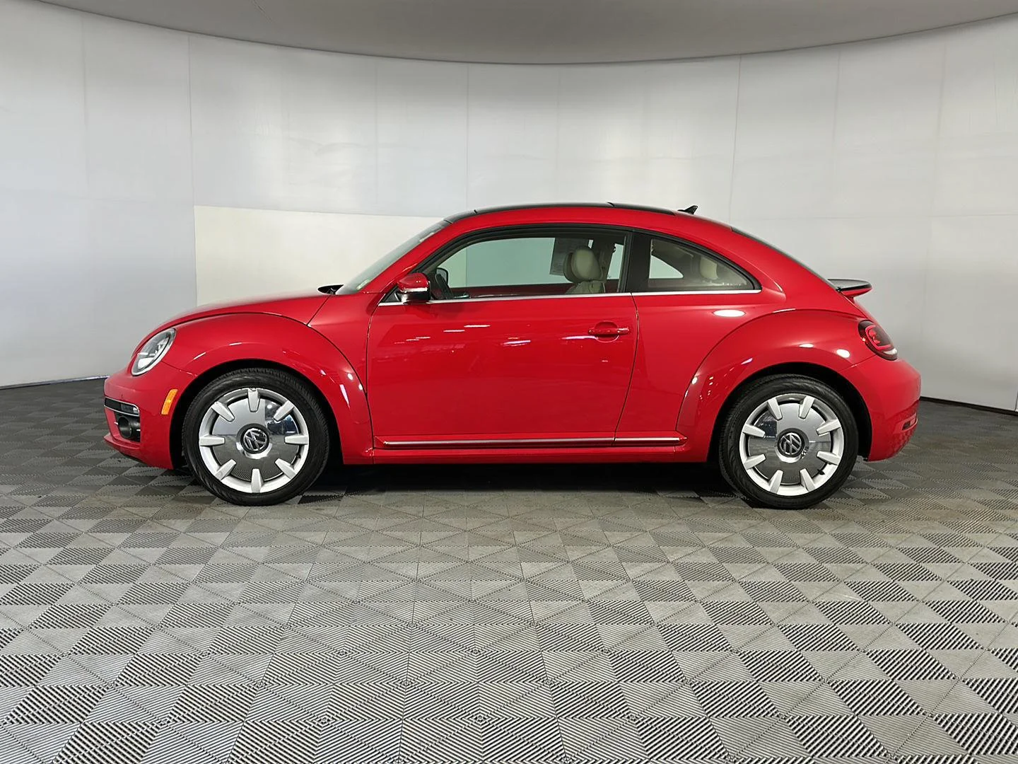 Used 2019 Tornado Red Volkswagen SE image 7