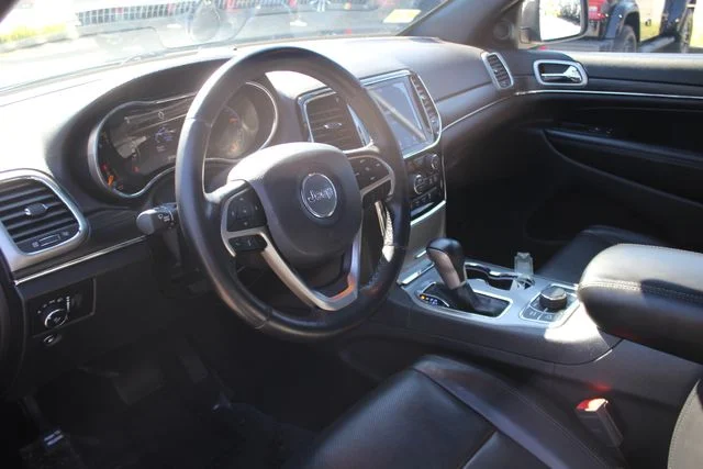 Used 2020 Gray Jeep Limited image 3
