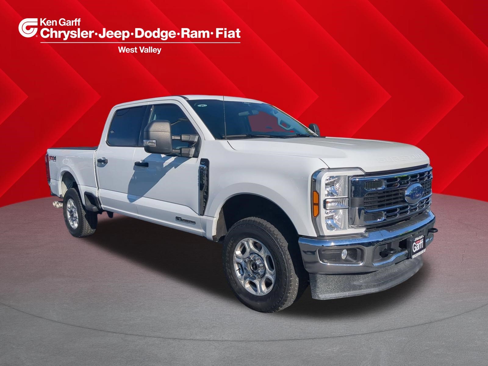 Used 2025 Oxford White Ford XLT image 1