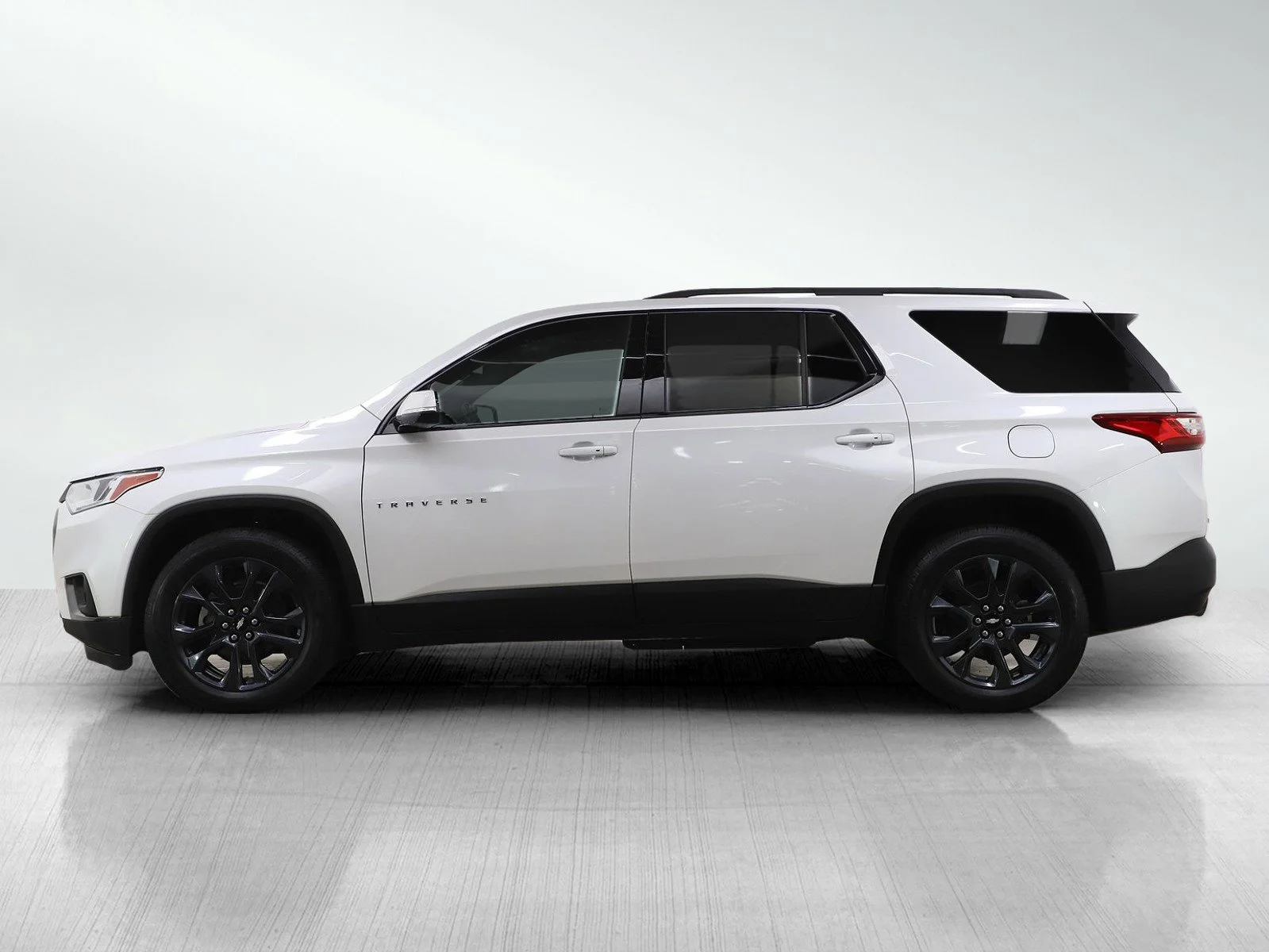 Used 2020 Chevrolet Traverse RS with VIN 1GNEVJKWXLJ159015 for sale in Burnsville, Minnesota