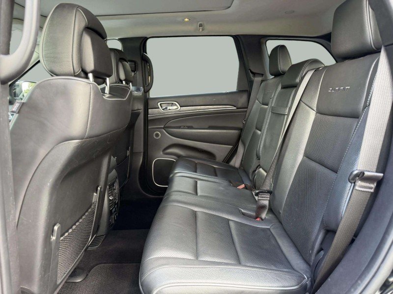 Used 2019 Black Jeep Summit image 22