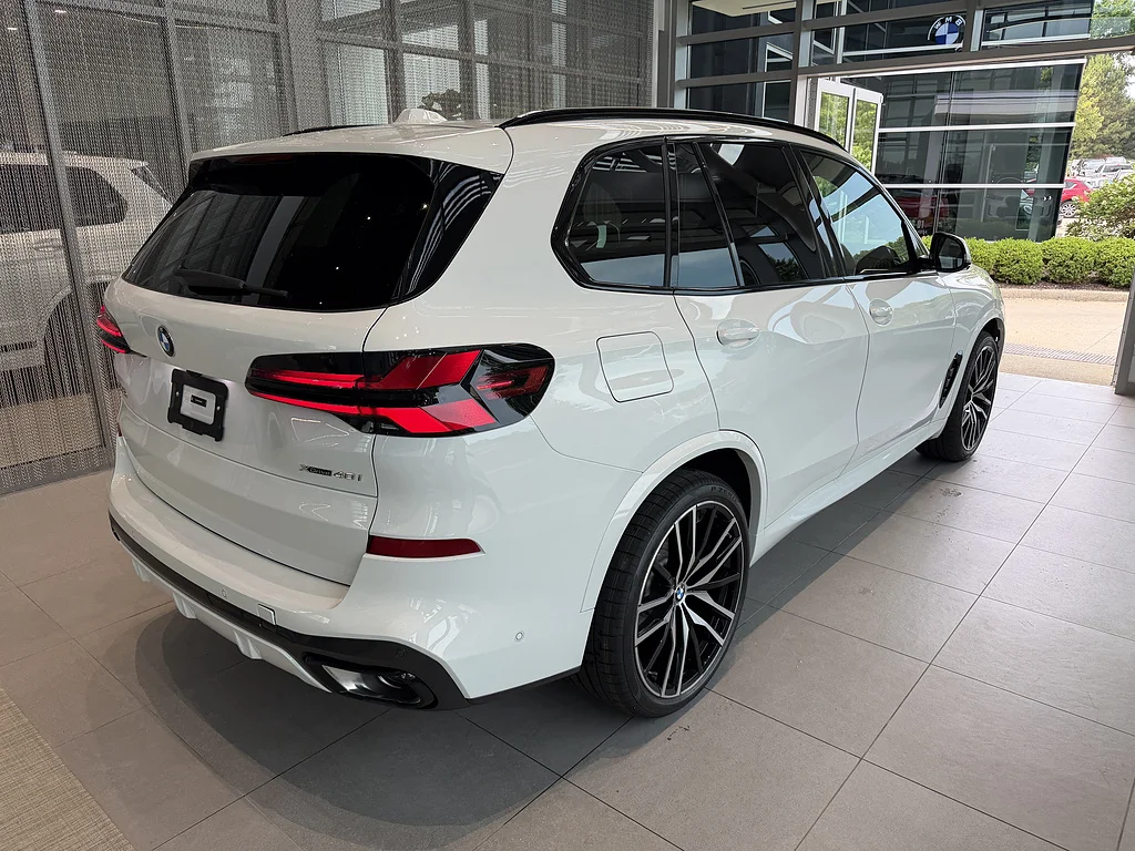 New 2026 Alpine White BMW xDrive40i image 6