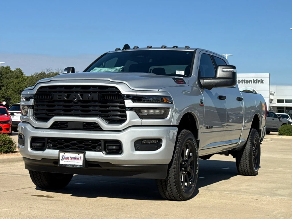 New 2027 Silver-Zynith Exterior Paint RAM Big Horn image 3
