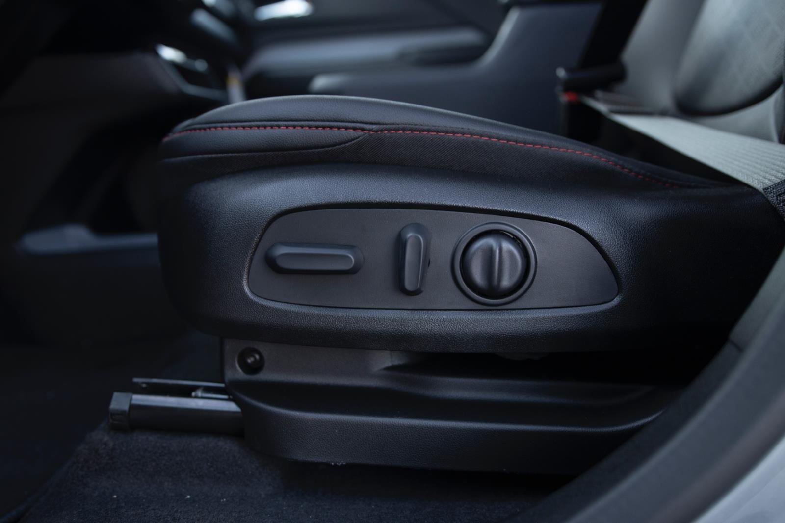 2027 Chevrolet Bolt RS - Photo 22