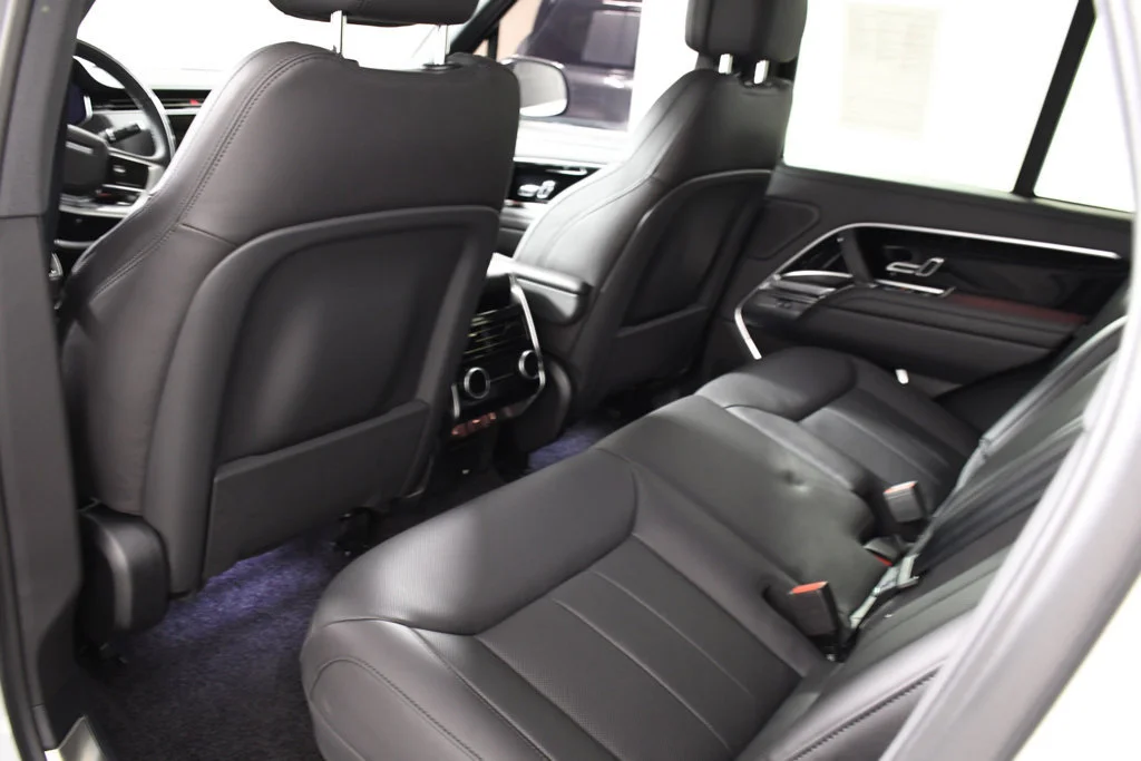 Used 2026  Land Rover SE image 26