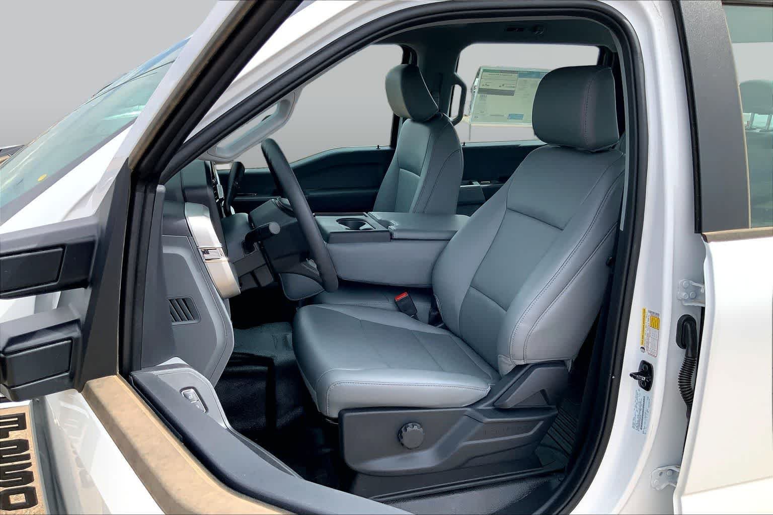 New 2026 Oxford White Ford F-250® XL image 9