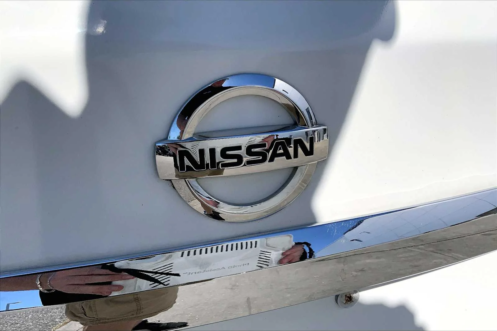 Used 2018 Glacier White Nissan 2.5 S image 31