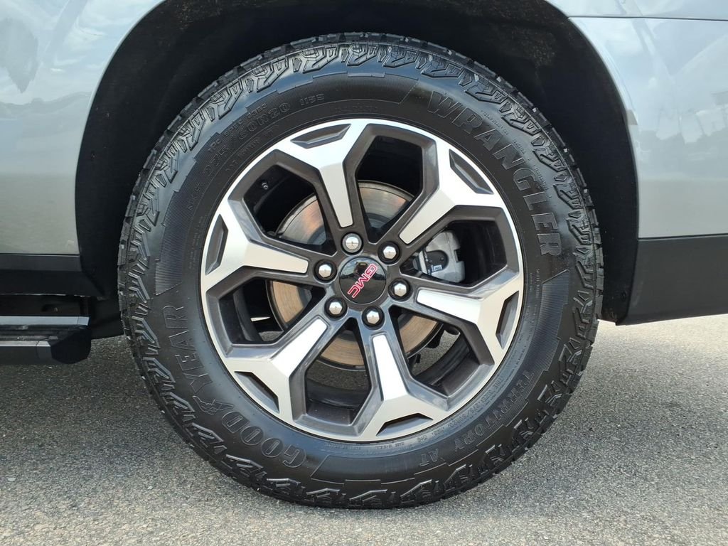 Used 2026 Sterling Metallic GMC AT4 Ultimate image 21