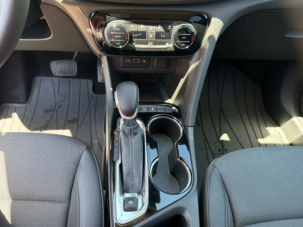Used 2023 Red Buick Select image 27