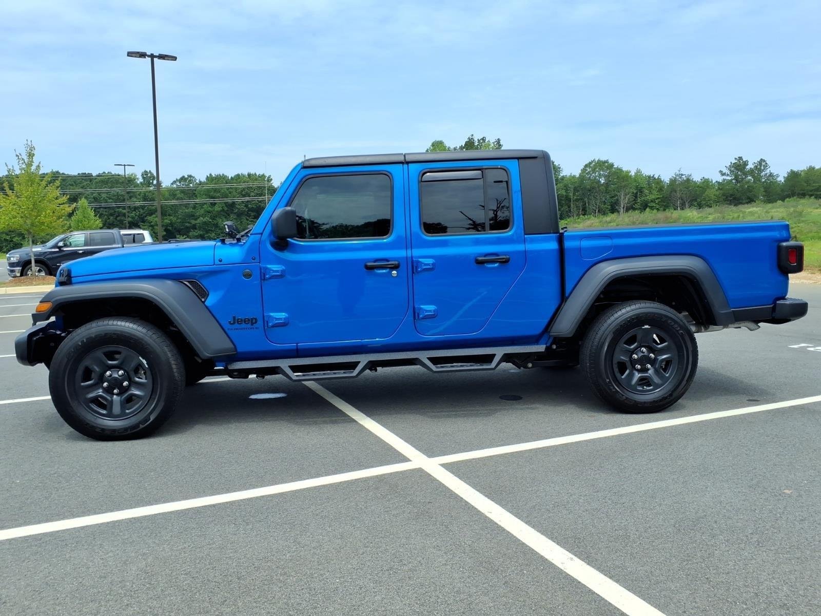 Used 2023 Hydro Blue Pearlcoat Jeep Sport image 3