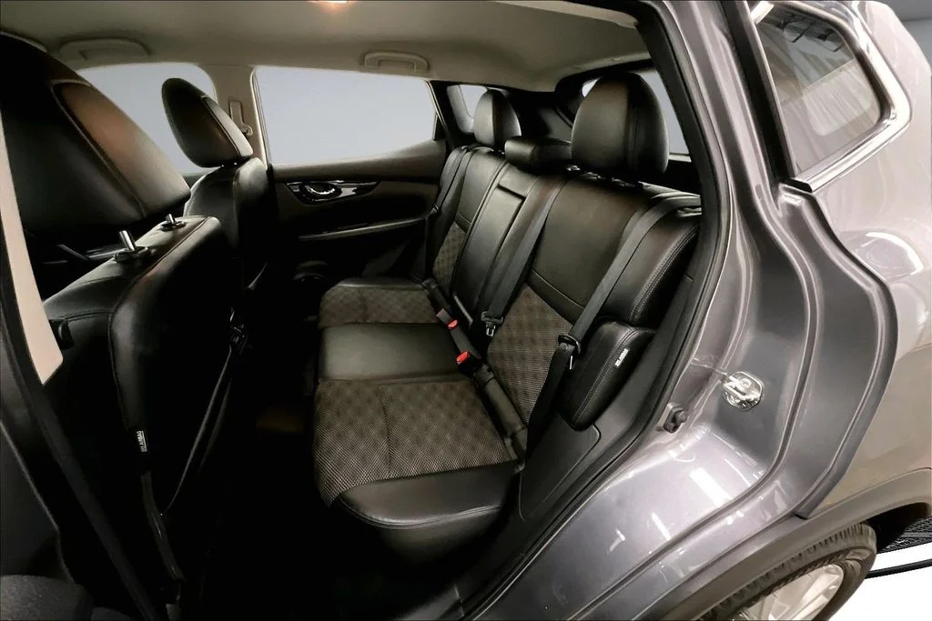 Used 2022 Gray Nissan SV image 22