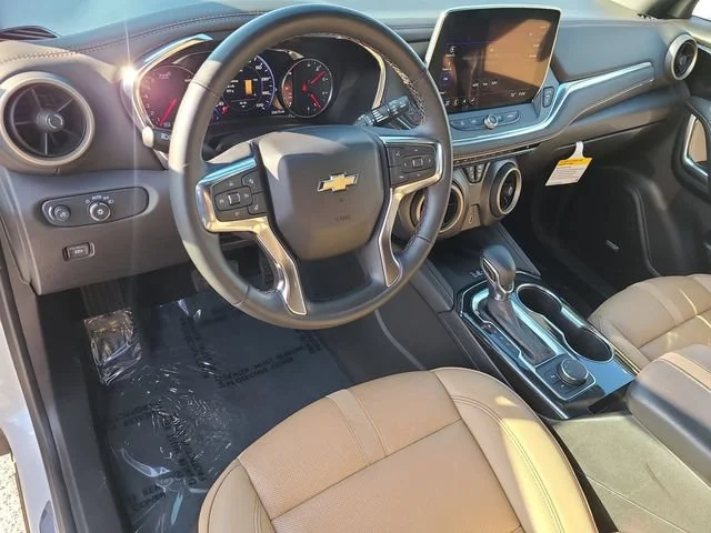 Used 2024 Iridescent Pearl Tricoat Chevrolet Premier image 21