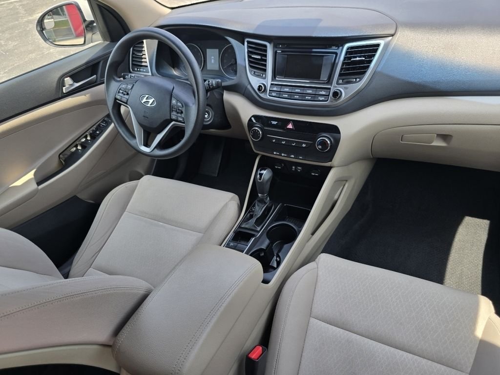 Used 2018 White Hyundai SE image 21