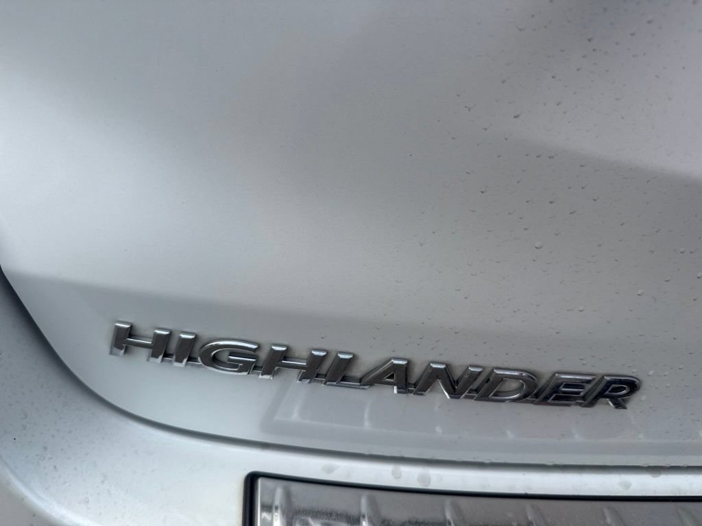 Used 2018 Blizzard Pearl Toyota Limited image 5