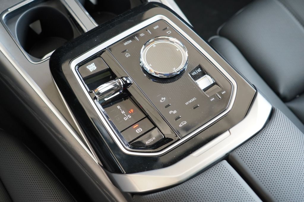 New 2026 Black Sapphire Metallic BMW 760i xDrive image 18