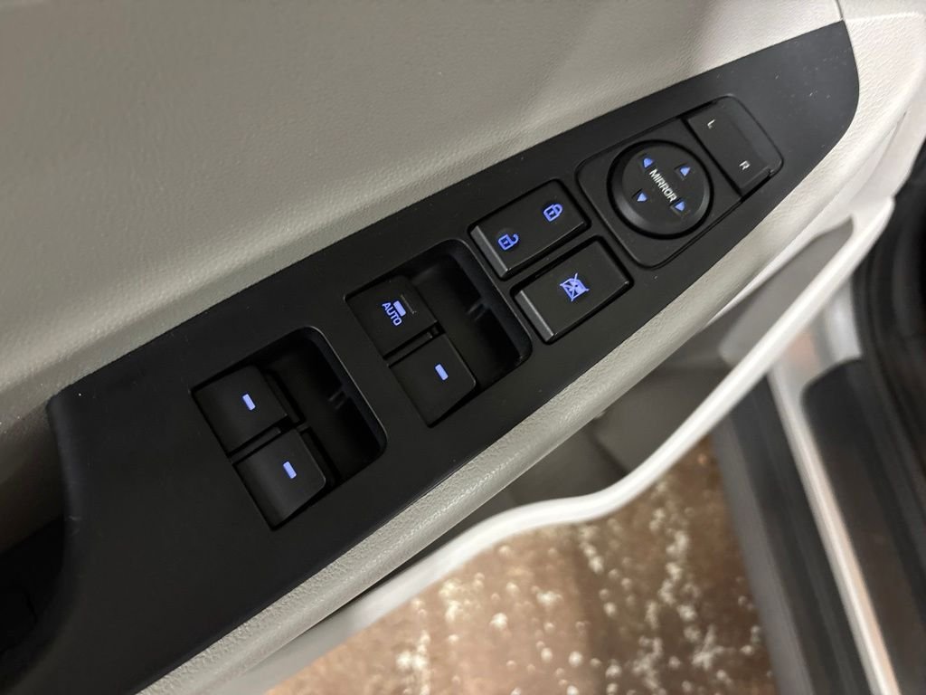 Used 2020 Silver Hyundai Value image 11