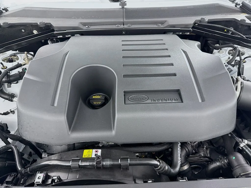 New 2026 Fuji White Land Rover X-Dynamic SE image 32