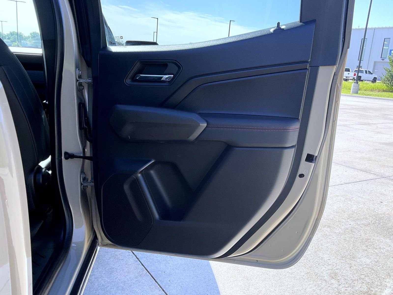 Used 2023 Beige Chevrolet Z71 image 21