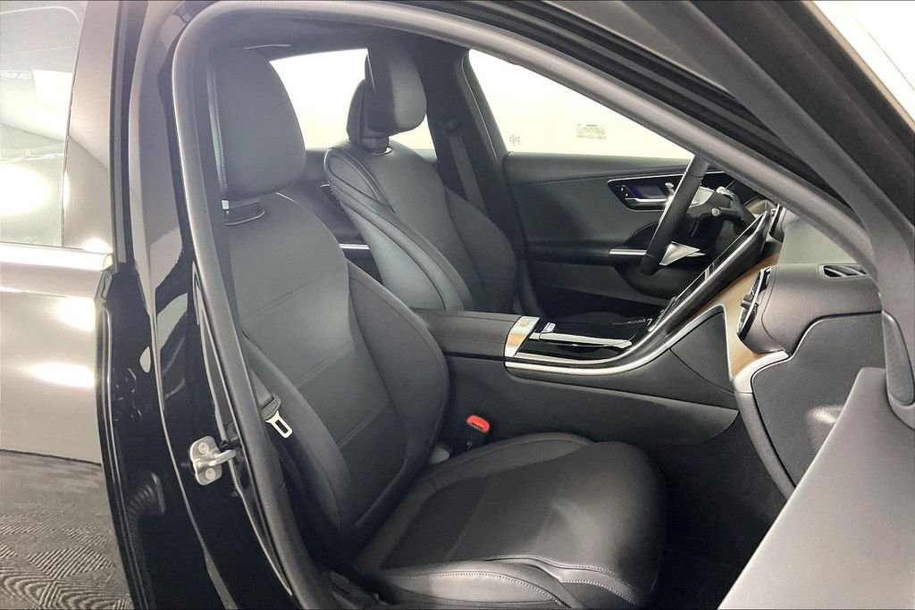 2025 Mercedes-Benz C-Class Sedan C 300 - Photo 7