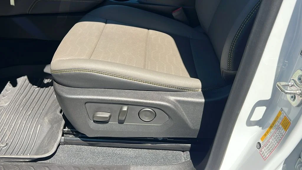 Used 2025 White Chevrolet ZR2 image 16