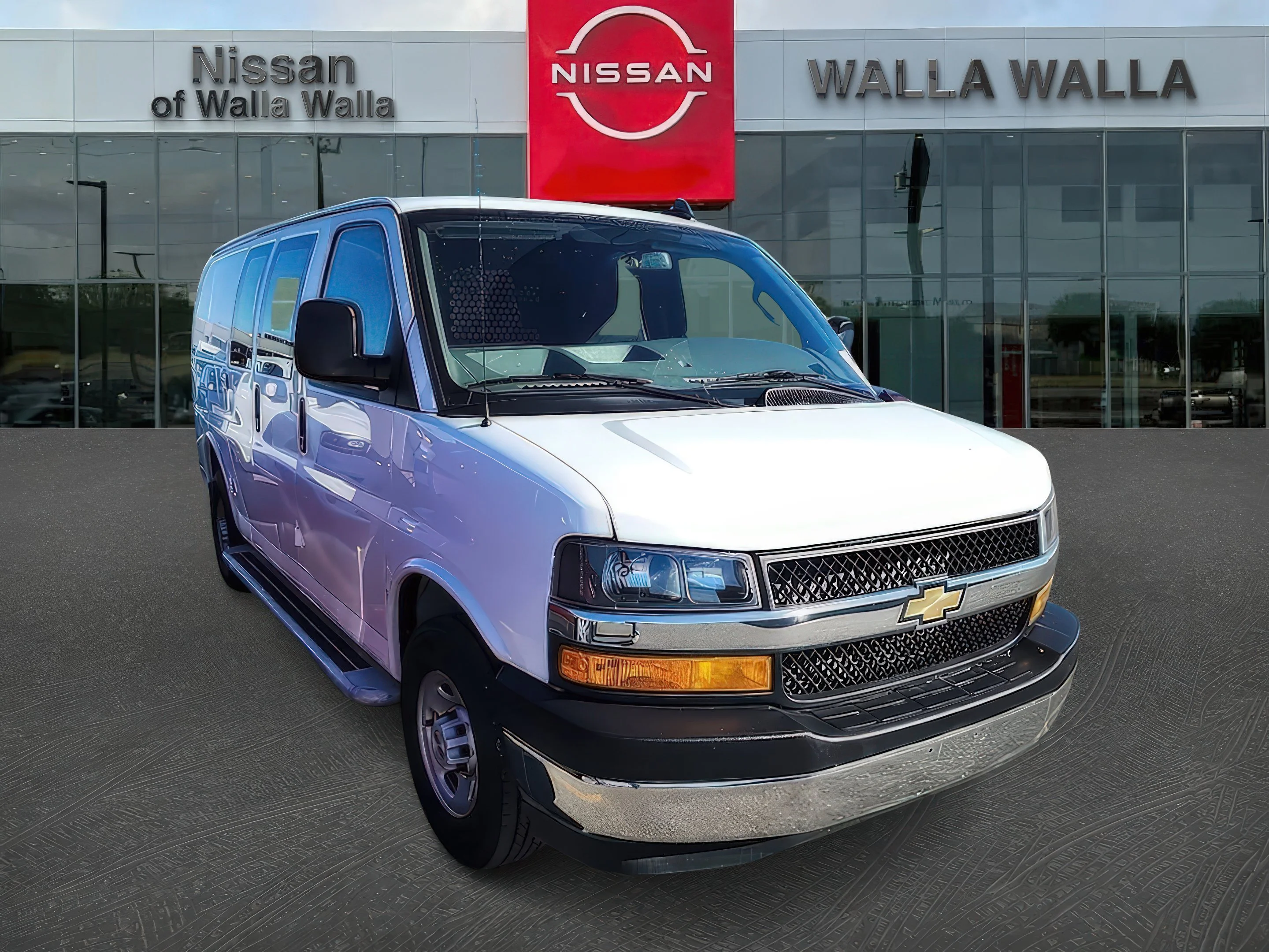 2024 Chevrolet Express 2500 Work Van HD's photo