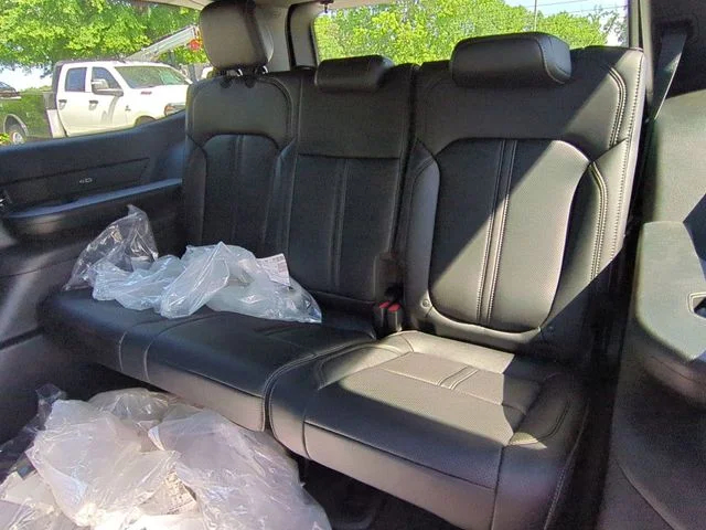 New 2026 Baltic-Gray Metallic Clear-Coat Exterior Paint Jeep  image 32