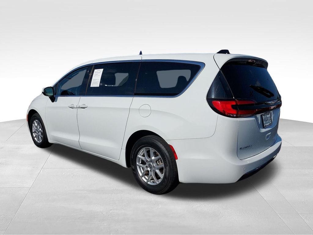 Used 2023 White Chrysler Touring L image 3