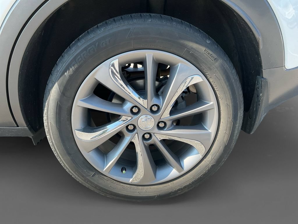 Used 2023 WHITE FROST TRICOAT Buick Essence image 9