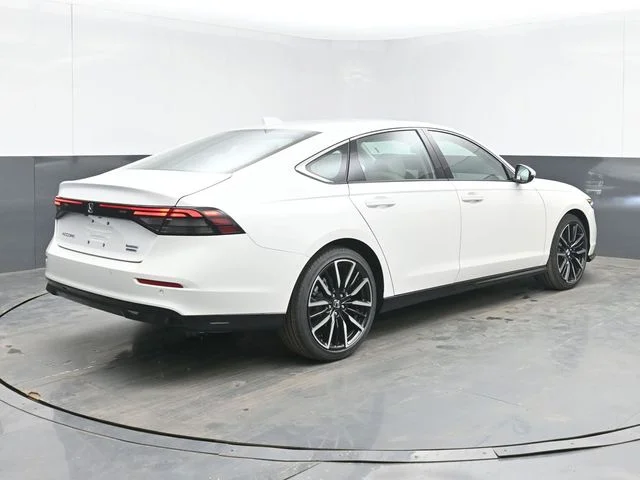 New 2026 Platinum White Pearl Honda Touring Hybrid image 13