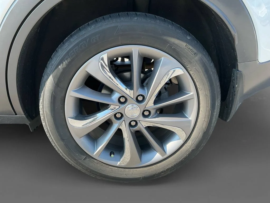 Used 2023 WHITE FROST TRICOAT Buick Essence image 9