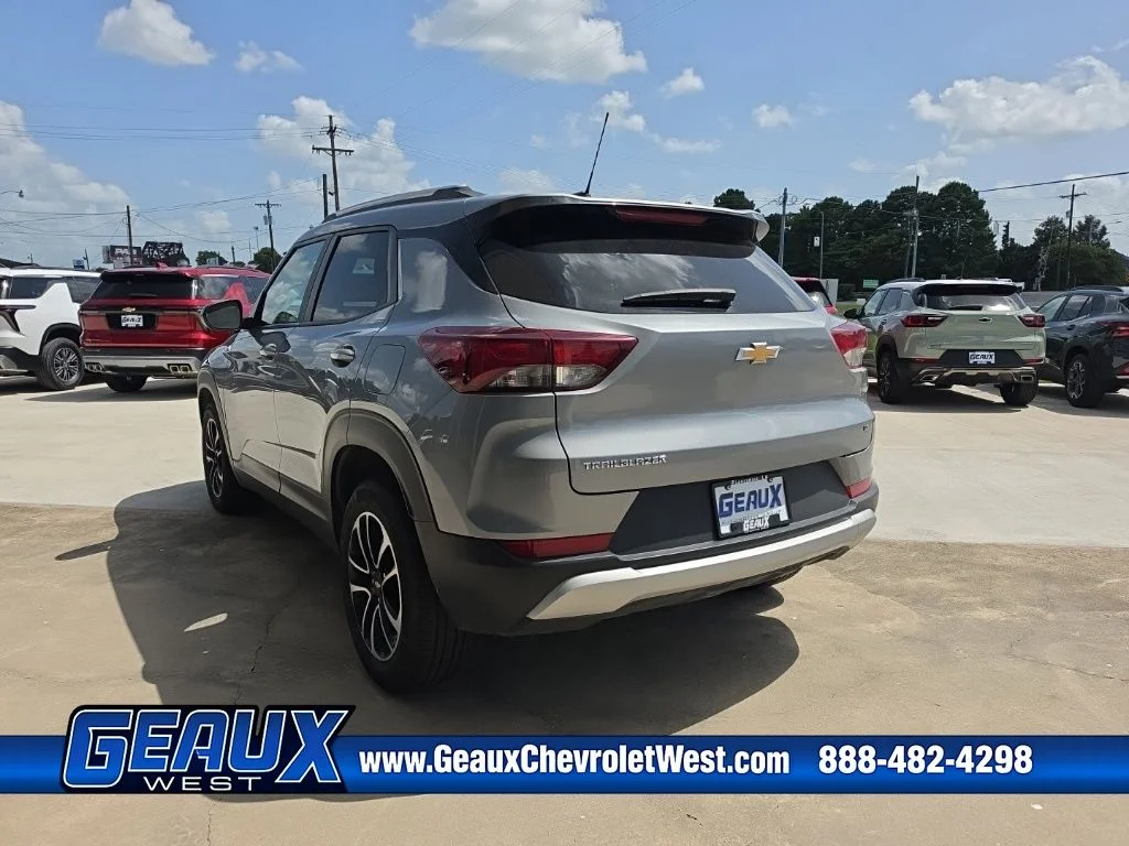 Used 2025 Gray Chevrolet LT image 7