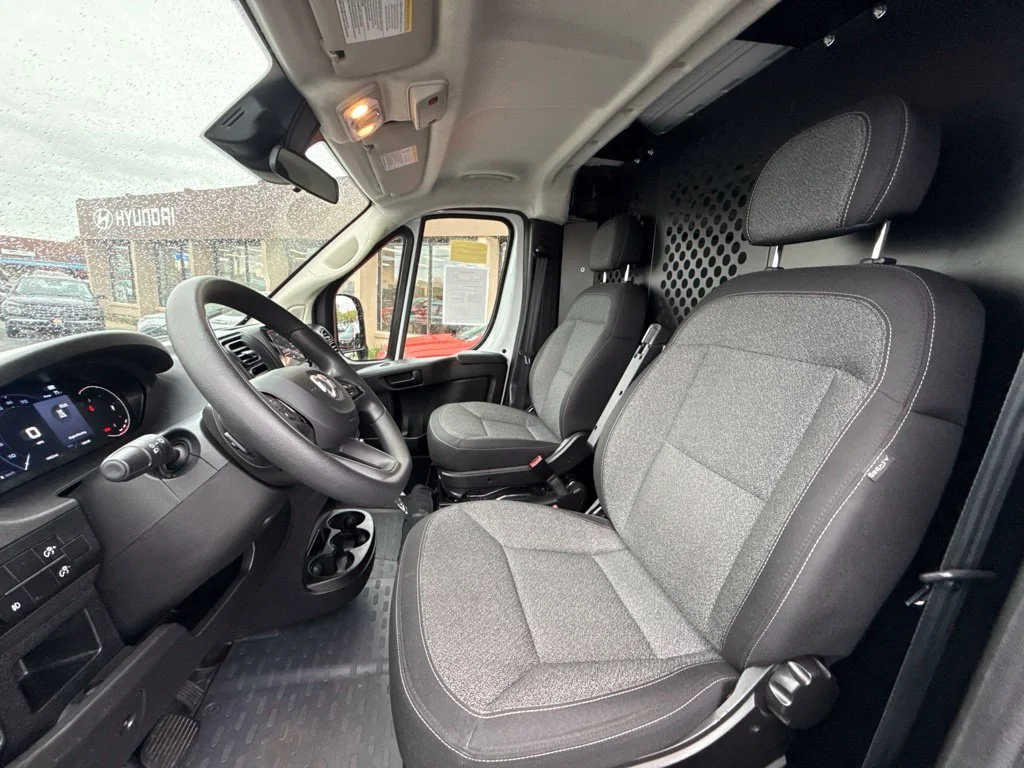 Used 2025 White Ram Base image 20