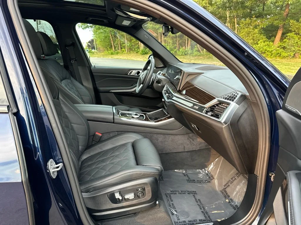 Certified Used 2026 Tanzanite Blue II Metallic BMW xDrive40i image 21
