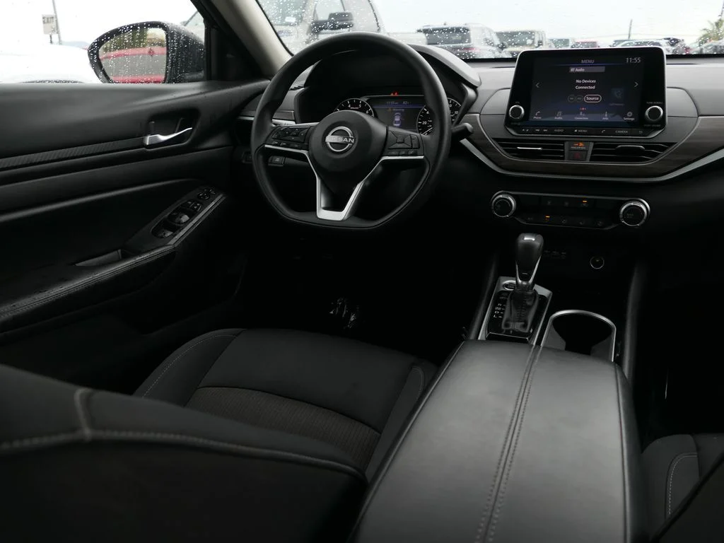 Used 2024 Super Black Nissan 2.5 SV image 21