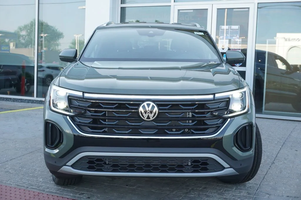New 2026 Green Volkswagen 2.0T SE w/Technology image 5