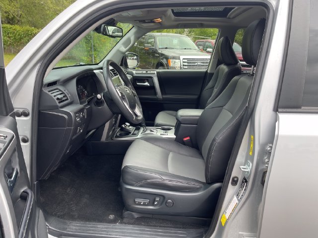 Used 2022 Silver Toyota SR5 Premium image 9