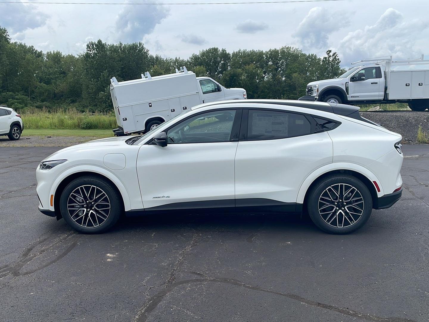New 2026 Star White Metallic Tri-Coat Ford Premium image 2