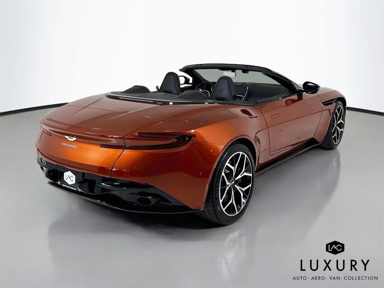 Used 2019 Cinnabar Orange Aston Martin Volante image 6