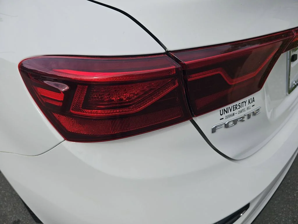 Used 2019 White Kia S image 32