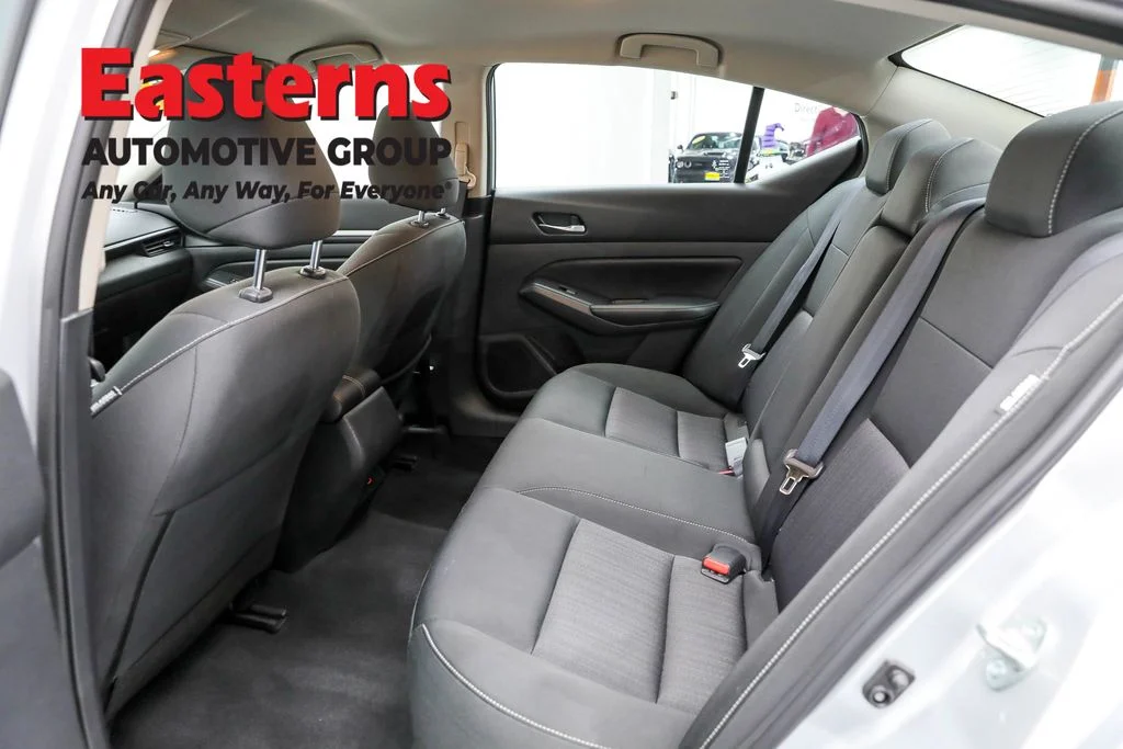 Used 2022 Silver Nissan 2.5 SV image 21