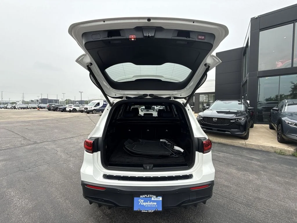 Used 2023  Mercedes-Benz 300 image 24