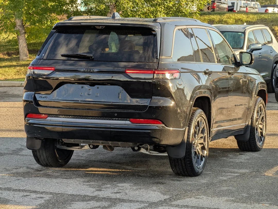 New 2026 Black Jeep Summit - - 4x4 - Advanced ProTech Group IV - Palermo Leather Seats - Head-Up Display & More! image 8