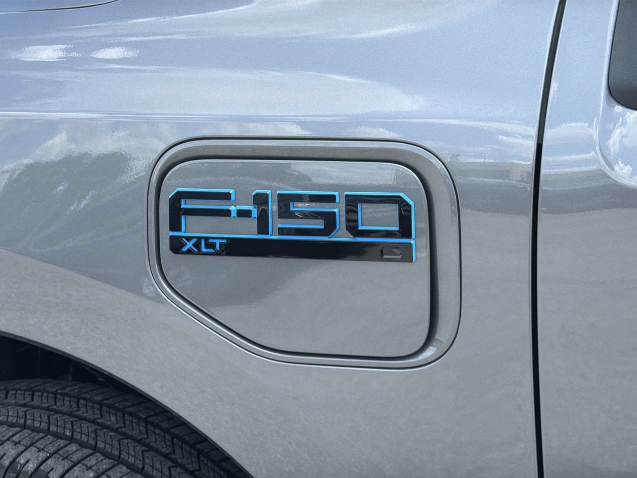Used 2025 Gray Metallic Ford XLT image 9