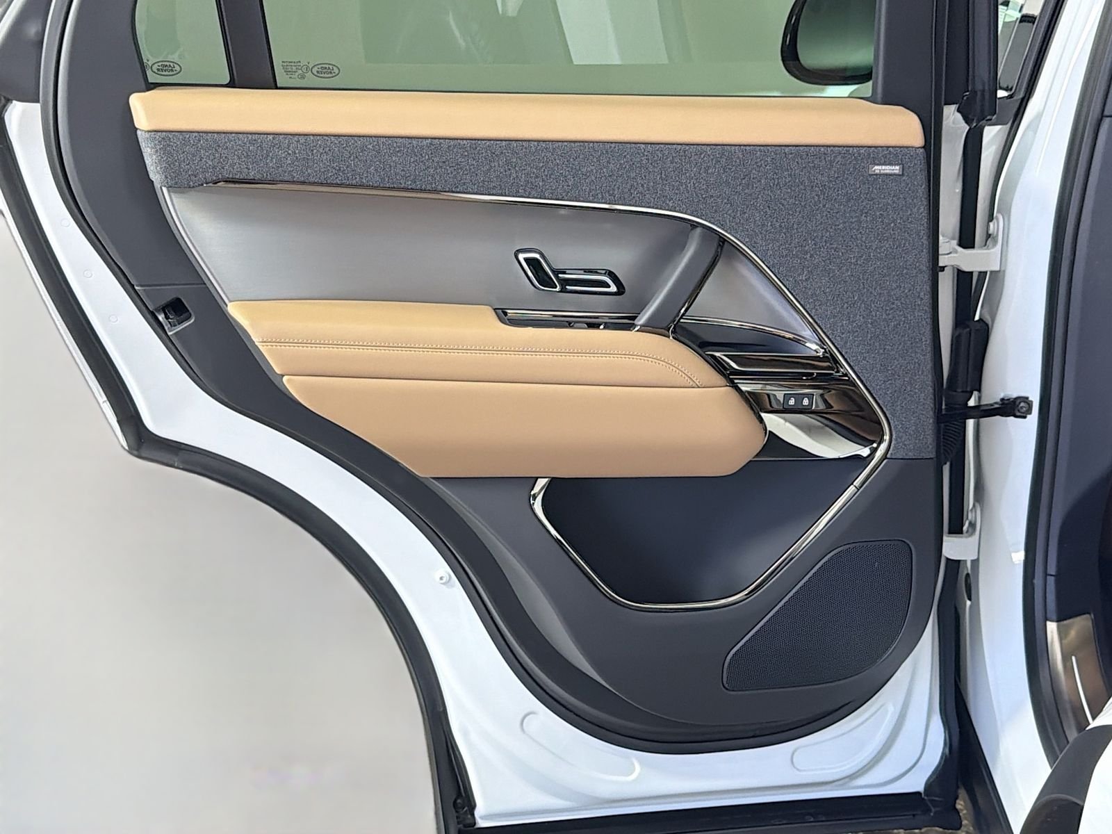 New 2026 Fuji White Land Rover SE image 26