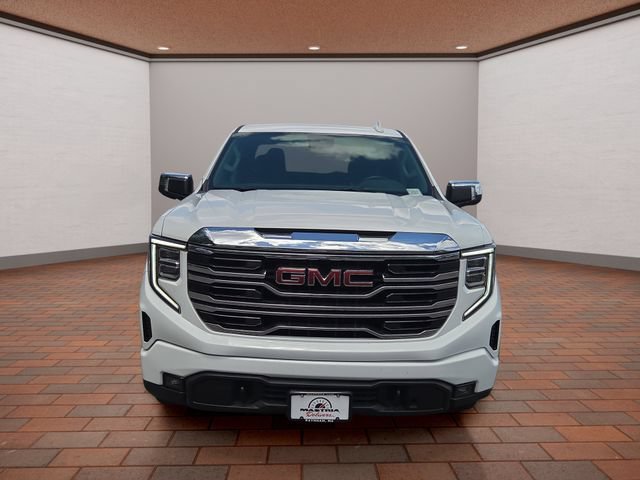 Used 2025 Summit White GMC SLT image 32