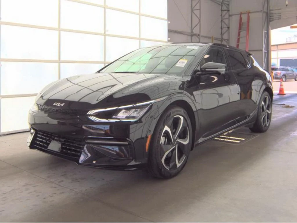 Used 2023 Black Kia X-Line image 2