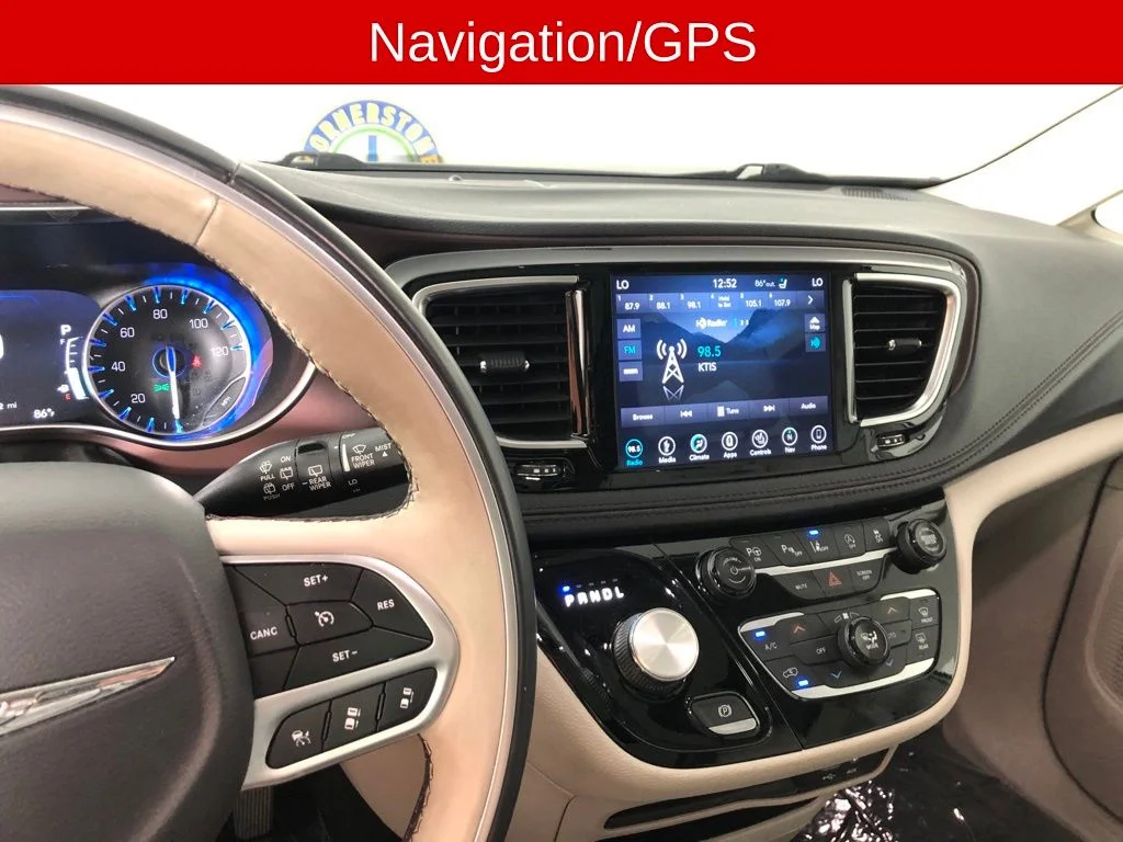 Used 2018 Bright White Clearcoat Chrysler Limited image 3